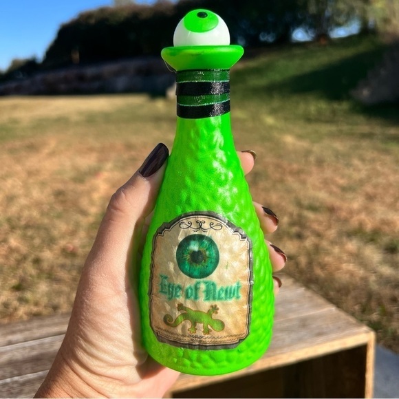 NEW Potion Spell Bottle - EYE OF NEWT - Apothecary Jar Halloween Home decor - Picture 5 of 10